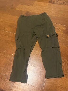 ChicMe Women’s High-Waist Butt-Lifting Biker Army Green Capris – Medium